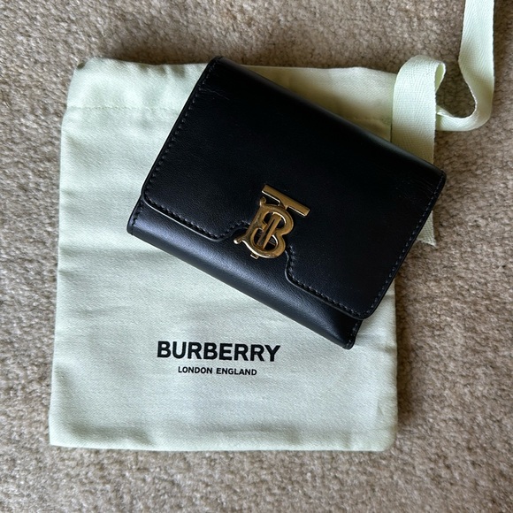 Burberry trifold wallet - Picture 1 of 4